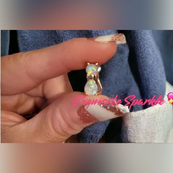 💖Rose Gold Colored Sparkly Opalescent Cat Earrings🌸 - Picture 2 of 15